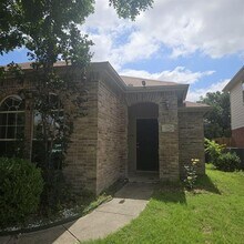 1042 Warbler Ln in Aubrey, TX - Building Photo - Building Photo