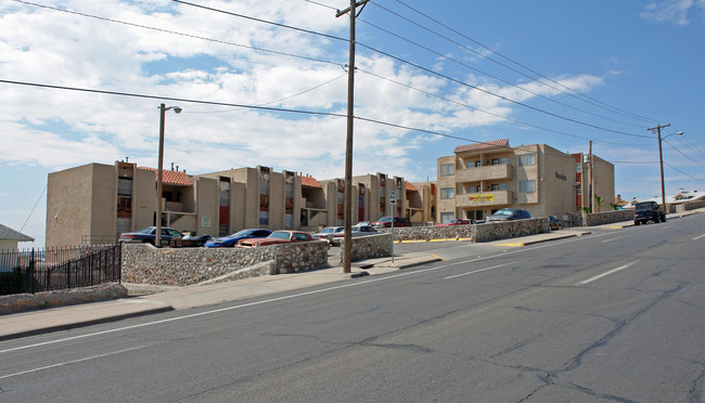 Tres Vistas in El Paso, TX - Building Photo - Building Photo