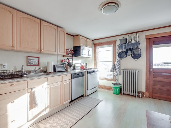 60 Powder House Blvd, Unit 3 in Somerville, MA - Building Photo - Building Photo
