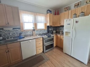 180 N Broadway, Unit B in South Amboy, NJ - Building Photo - Building Photo