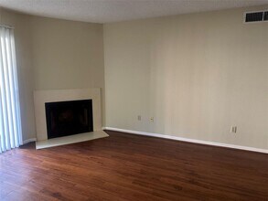 2120 El Paseo St in Houston, TX - Building Photo - Building Photo