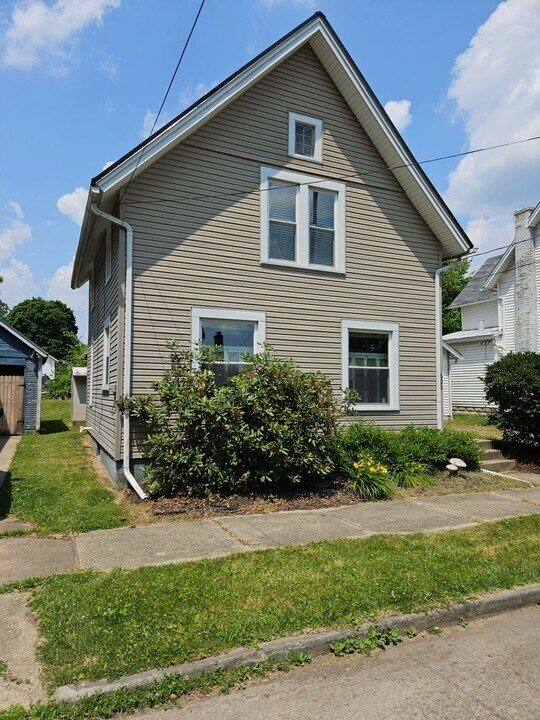 606 Chestnut St in Ashland, OH - Building Photo