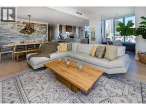 9 Smithe Mews in Vancouver, BC - Building Photo - Building Photo