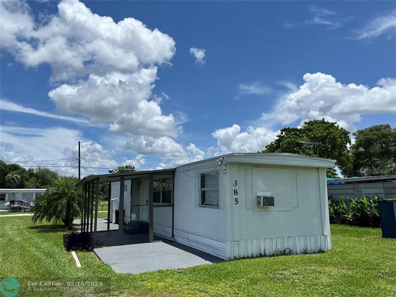 385 Avenue H in Moore Haven, FL - Building Photo