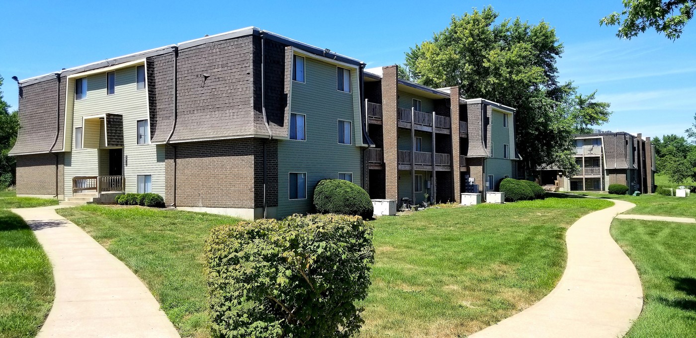 Flats at Wildwood in Raytown, MO - Building Photo