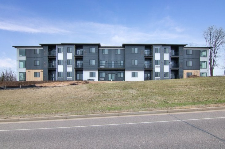 City Line Heights in Altoona, WI - Foto de edificio