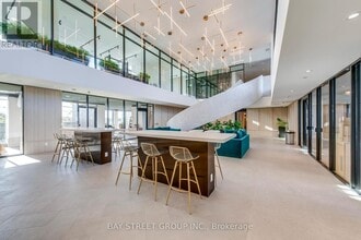 3071 Trafalgar Rd in Oakville, ON - Building Photo - Building Photo