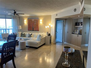 21205 Yacht Club Dr in Aventura, FL - Building Photo - Building Photo