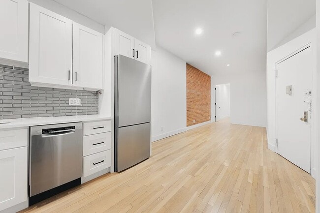 425 Amsterdam Ave, Unit 2SA in New York, NY - Foto de edificio - Building Photo