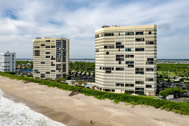 Islandia Condominium I & II in Jensen Beach, FL - Building Photo - Primary Photo