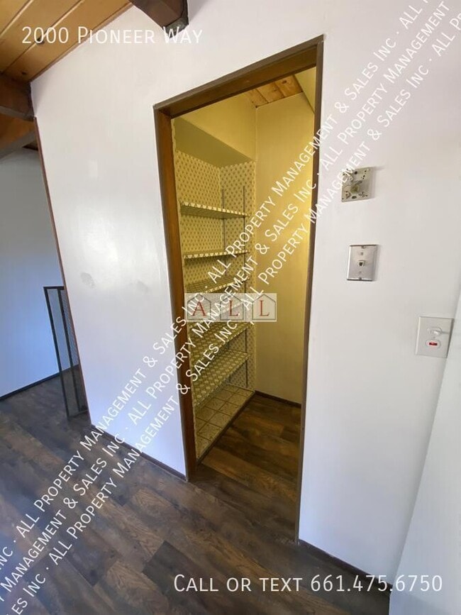 2000 Pioneer Way in Frazier Park, CA - Building Photo - Building Photo