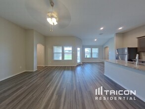 2533 Doe Run in Weatherford, TX - Foto de edificio - Building Photo