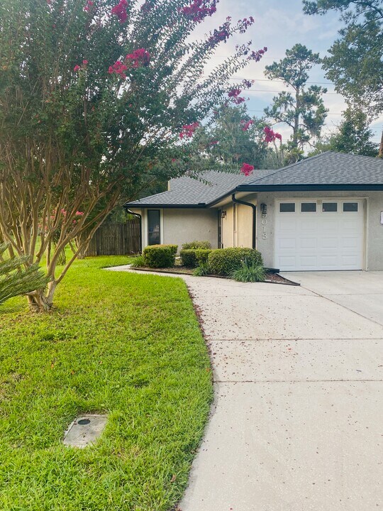 5013 Knightsbridge Cir N in Jacksonville, FL - Building Photo