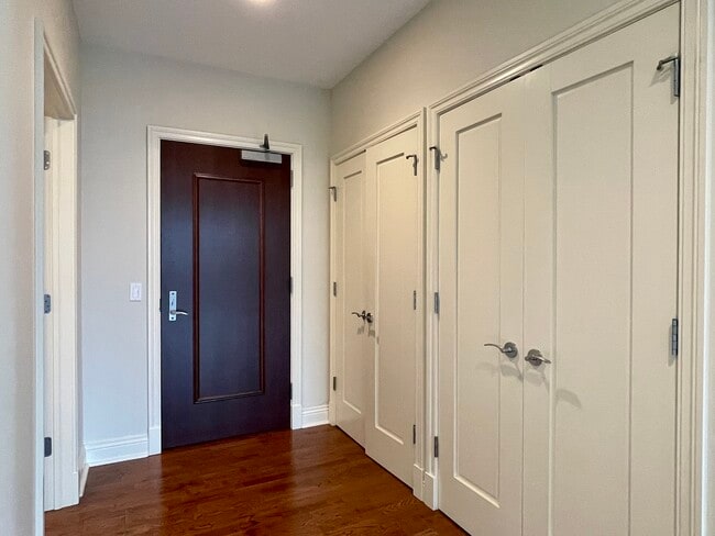 520 S Washington St in Naperville, IL - Foto de edificio - Building Photo