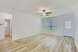 3523 Britton Burrow Way, Unit 447 in Richmond, TX - Building Photo - Building Photo