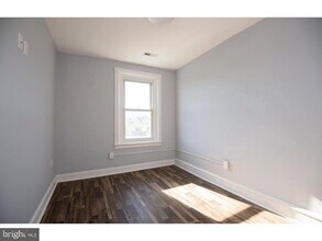 217 W Lancaster Ave in Downingtown, PA - Foto de edificio - Building Photo