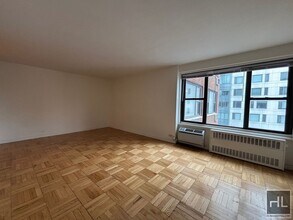 Fourth Avenue, Unit 17P in New York, NY - Building Photo - Building Photo