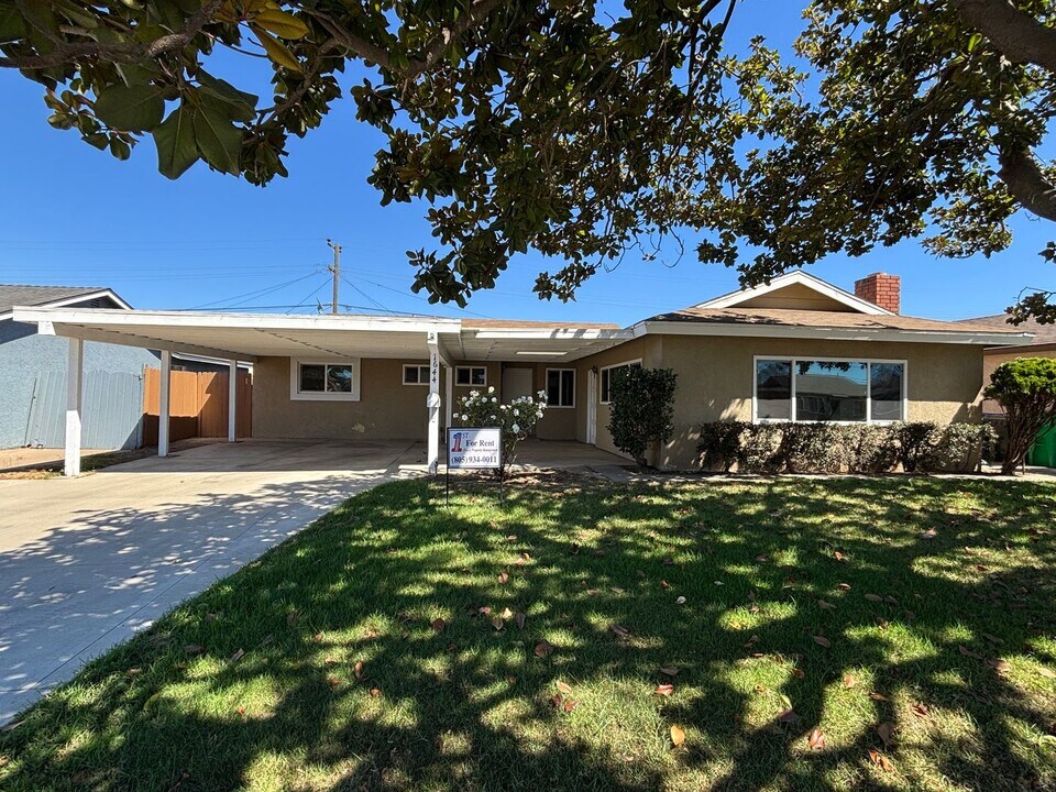 1644 N Miller St in Santa Maria, CA - Building Photo