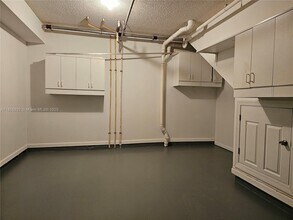 5800 W Sample Rd in Coral Springs, FL - Foto de edificio - Building Photo