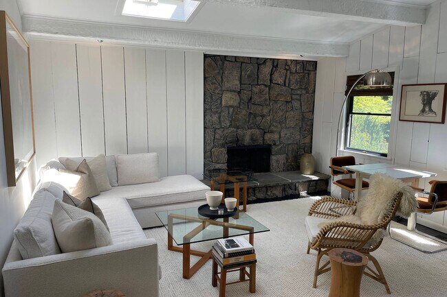 426 Toppings Path in Sagaponack, NY - Building Photo - Building Photo