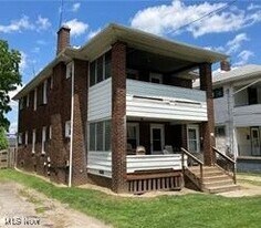 116 Hilton Ave in Youngstown, OH - Building Photo