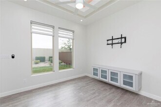 2200 S 10th St in McAllen, TX - Building Photo - Building Photo