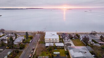 664 Bruce Ave in Nanaimo, BC - Building Photo