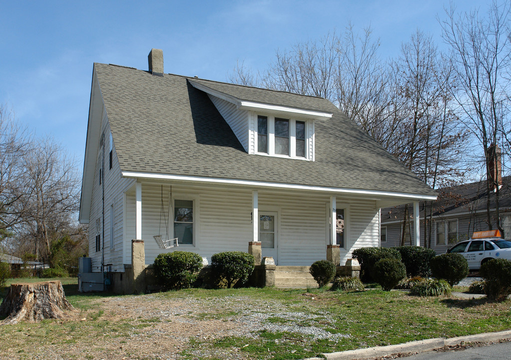 311 Hall Ave in Burlington, NC - Foto de edificio