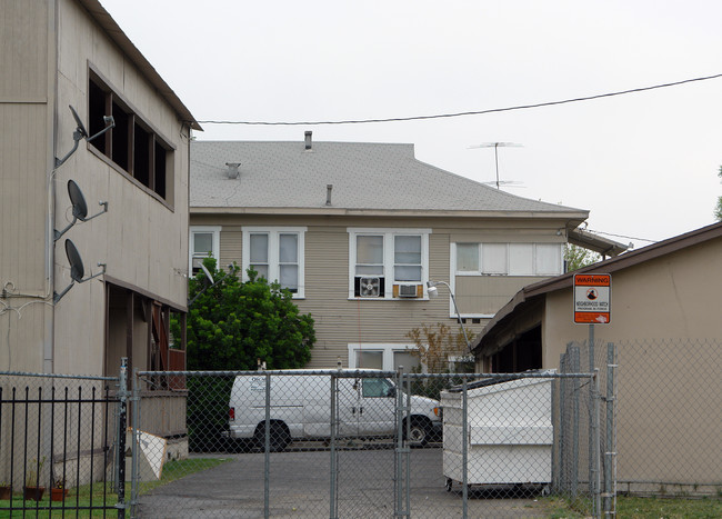 979 W 2nd St in San Bernardino, CA - Foto de edificio - Building Photo