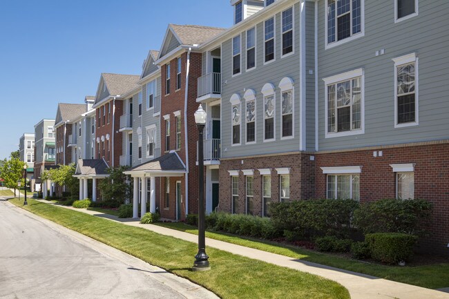 Town Commons Apartments in Howell, MI - Foto de edificio - Building Photo