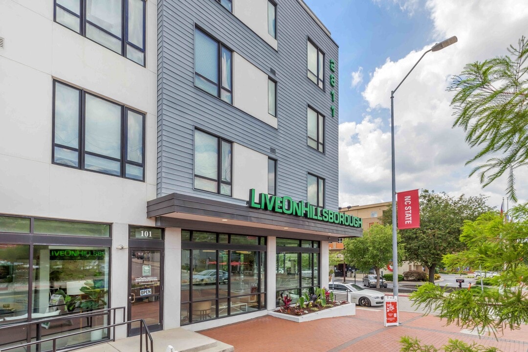 Live On Hillsborough in Raleigh, NC - Foto de edificio