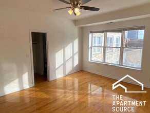 1555 N Mohawk St, Unit 2b in Chicago, IL - Foto de edificio - Building Photo