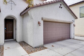 4409 Santa Clarita Ave in Las Vegas, NV - Foto de edificio - Building Photo