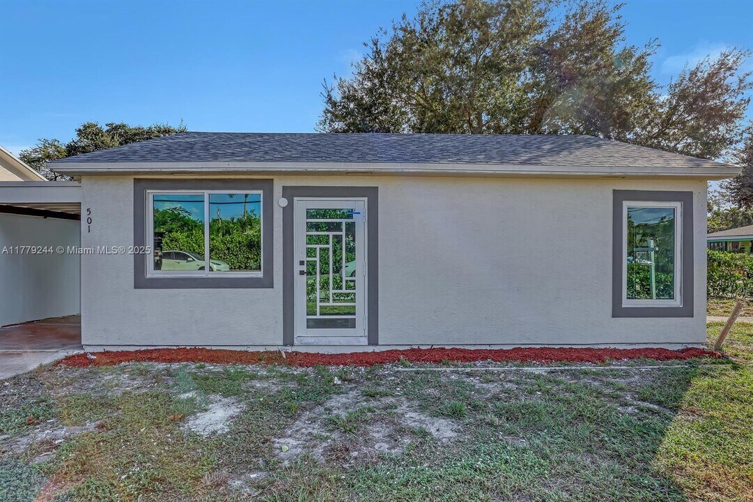 802 S M St, Unit 802 in Lake Worth Beach, FL - Foto de edificio