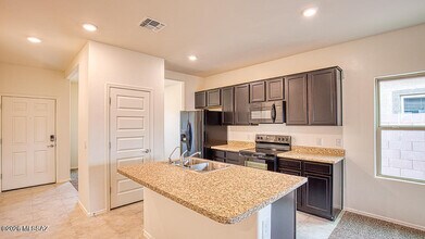 9143 Blue Roan Ln in Marana, AZ - Building Photo - Building Photo