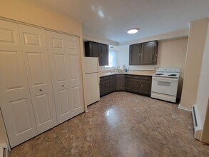 56 Rebecca St in Roscoe, PA - Foto de edificio - Building Photo