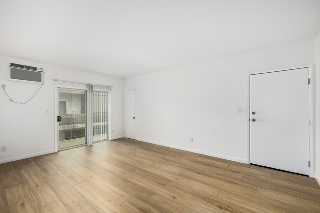 5640 Fair Ave in North Hollywood, CA - Foto de edificio - Interior Photo