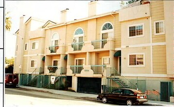 5004 Bakman Ave in North Hollywood, CA - Building Photo - Building Photo