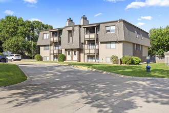 Sandstone Apartments in Manhattan, KS - Foto de edificio - Building Photo