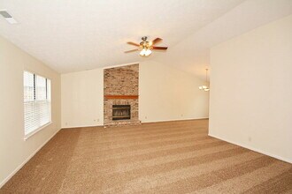 1829 Maradona Dr in Indianapolis, IN - Foto de edificio - Building Photo