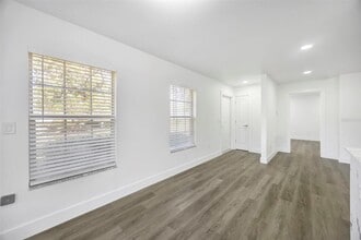 11728 Raintree Dr in Temple Terrace, FL - Building Photo - Building Photo