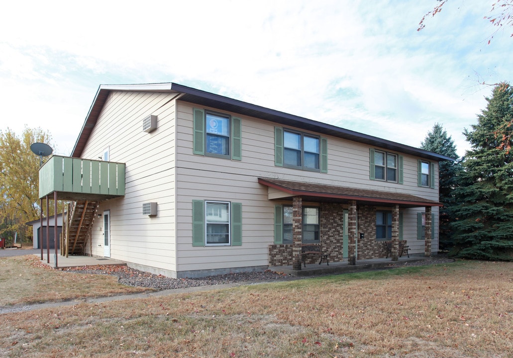 2212 4th Ave N in Menomonie, WI - Foto de edificio