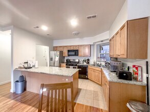 6711 N Sheridan Rd, Unit S2 in Chicago, IL - Foto de edificio - Building Photo