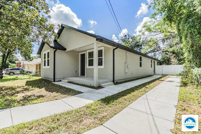 4233 E Curtis St in Tampa, FL - Foto de edificio - Building Photo