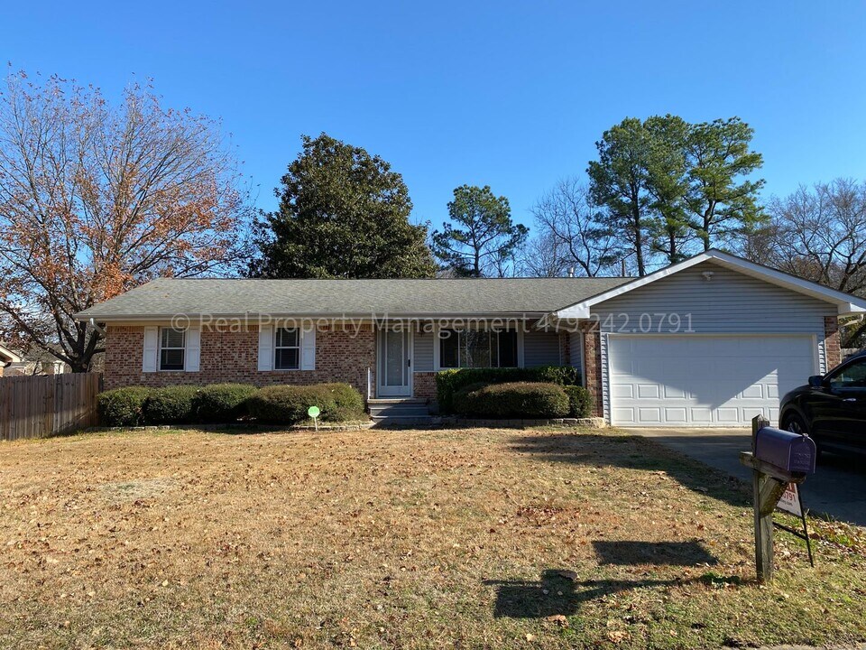 1901 S 72nd St in Fort Smith, AR - Foto de edificio