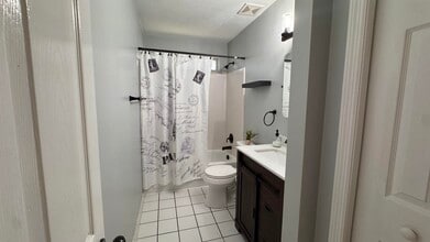 4417 Siesta Ct in Tallahassee, FL - Building Photo - Building Photo
