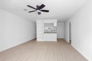 16016 Green Manor Dr, Unit D in Humble, TX - Building Photo