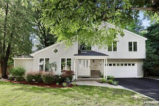69 Pittis Ave in Allendale, NJ - Building Photo