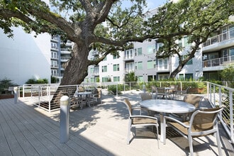 Gibson Flats in Austin, TX - Foto de edificio - Building Photo