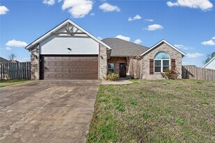 421 Kate Dr in Centerton, AR - Building Photo